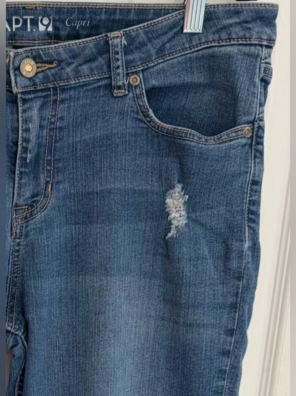 Jeans Capri’s Apt. 9 Distressed Women’s Size 14